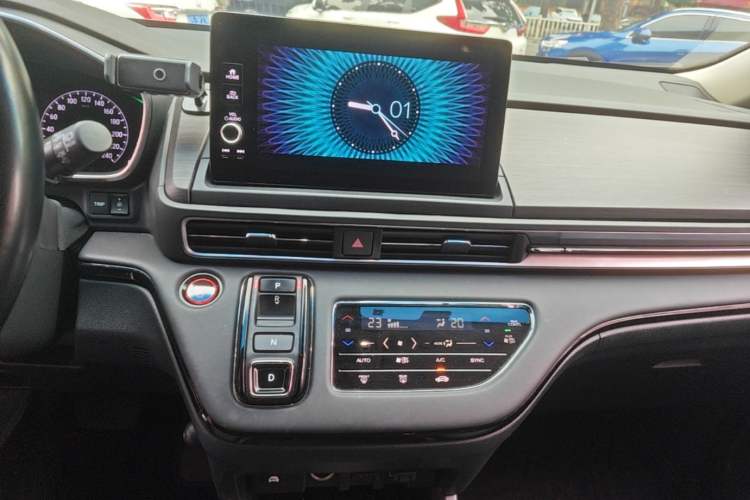 Used Honda Elysion 2022 2.0L eHEV Luxury First Edition Audio And AC Panel