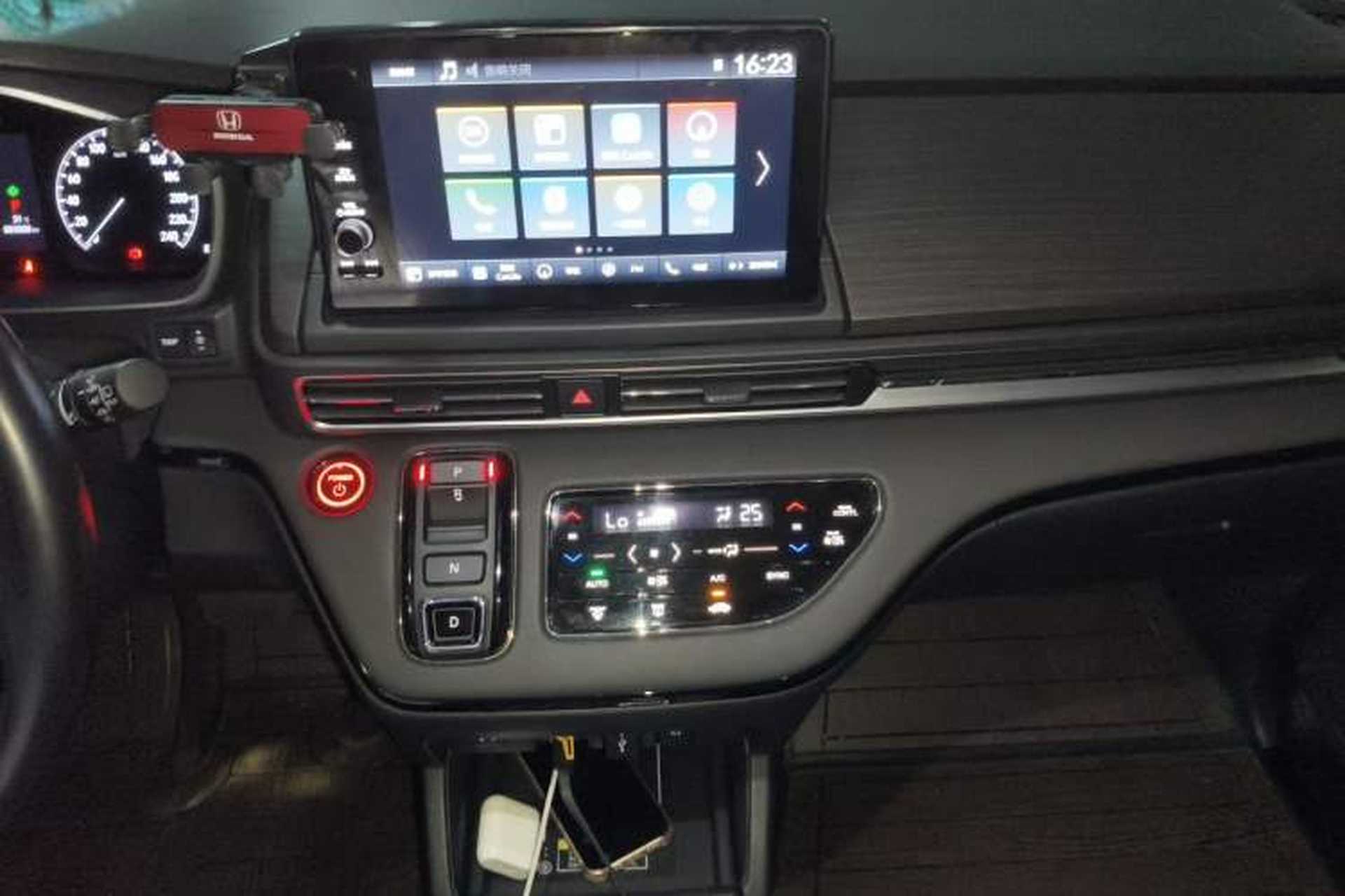 Used Honda Elysion 2022 2.0L eHEV Luxury First Edition Audio And AC Panel