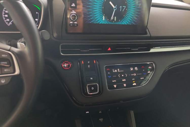 Used Honda Elysion 2022 2.0L eHEV Luxury Edition Audio And AC Panel