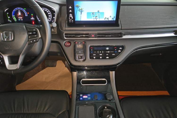 Used Honda Elysion 2022 2.0L eHEV Luxury Edition Audio And AC Panel