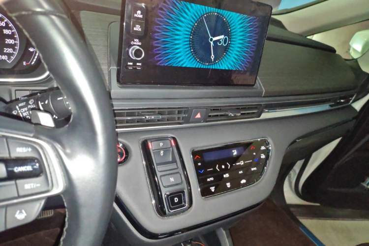 Used Honda Elysion 2022 2.0L eHEV Luxury First Edition Audio And AC Panel
