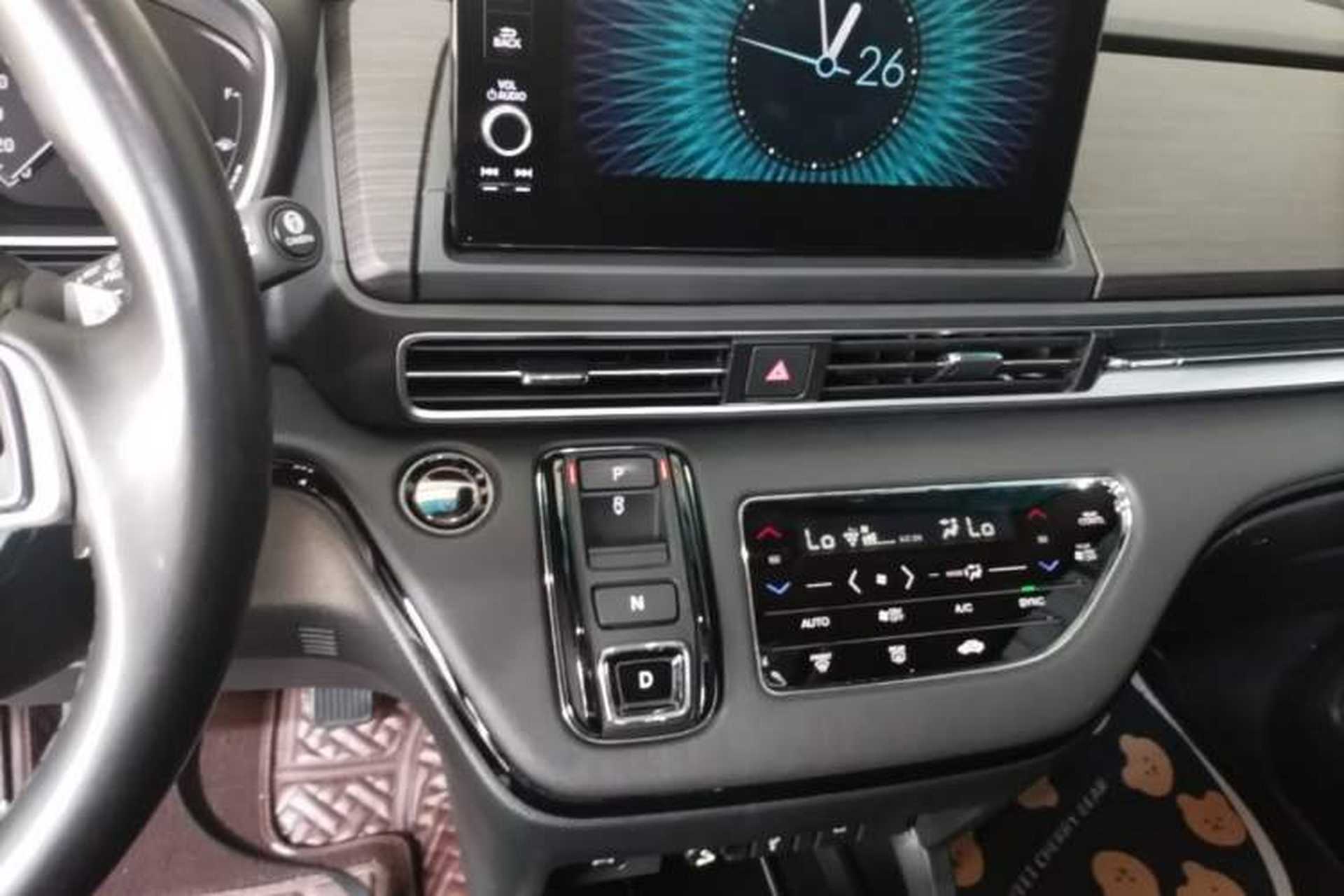 Used Honda Elysion 2022 2.0L eHEV Prestige Edition Audio And AC Panel