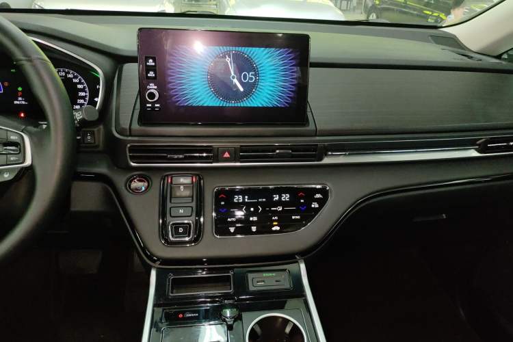 Used Honda Elysion 2022 2.0L eHEV Luxury First Edition Audio And AC Panel
