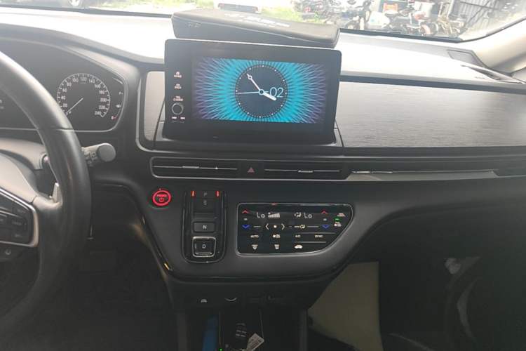 Used Honda Elysion 2022 2.0L eHEV Luxury Edition Audio And AC Panel