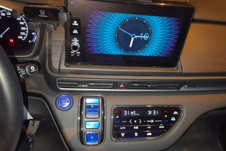 Used Honda Elysion 2022 2.0L eHEV Prestige Edition Audio And AC Panel