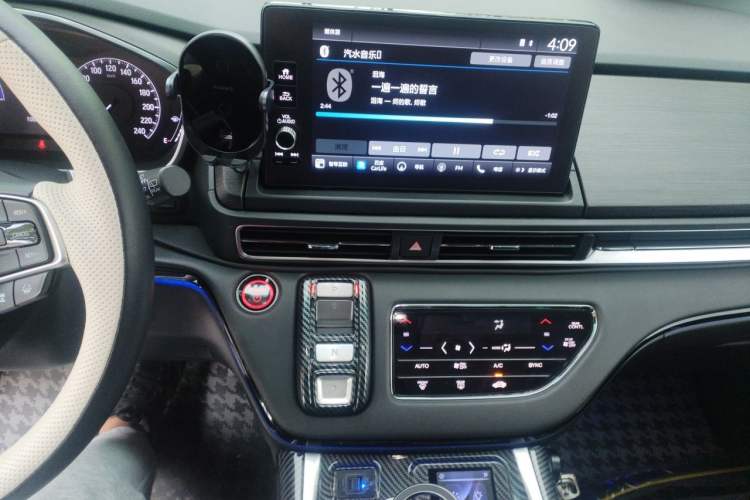 Used Honda Elysion 2022 2.0L eHEV Luxury Edition Audio And AC Panel