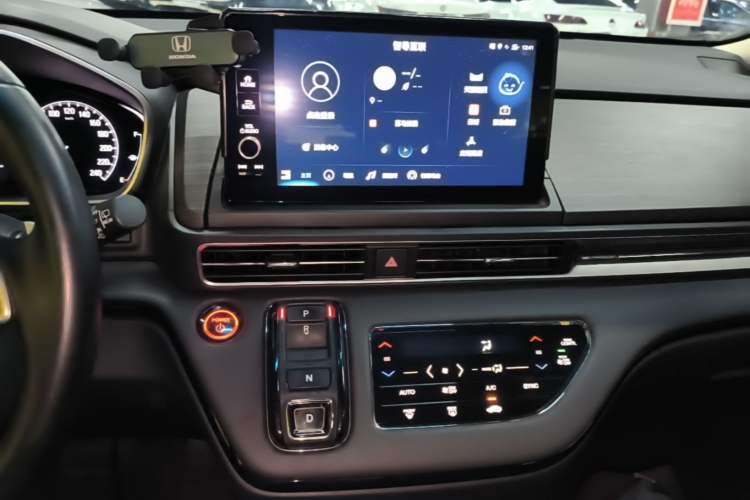 Used Honda Elysion 2022 2.0L eHEV Luxury Edition Audio And AC Panel
