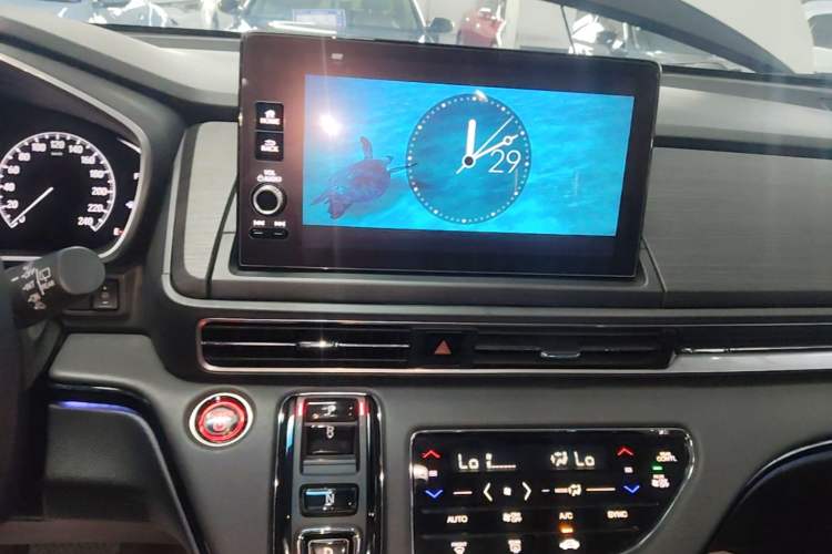 Used Honda Elysion 2022 2.0L eHEV Luxury Edition Audio And AC Panel