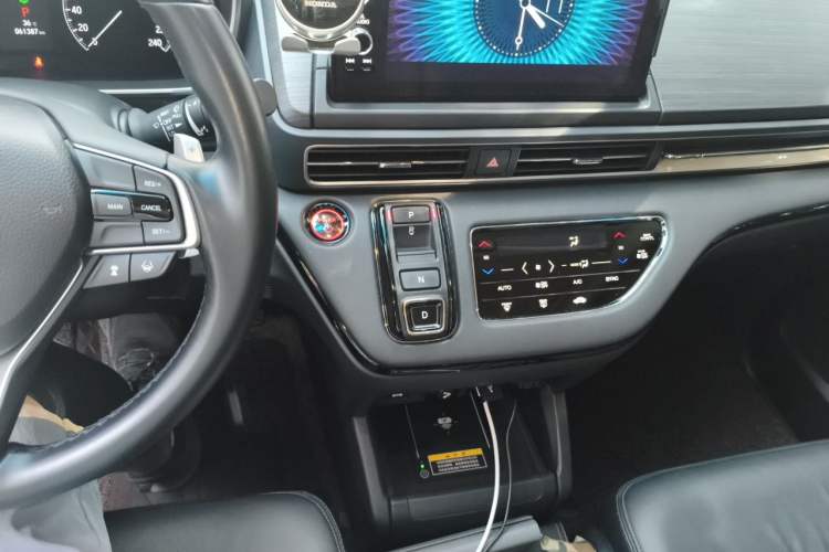 Used Honda Elysion 2022 2.0L eHEV Luxury First Edition Audio And AC Panel