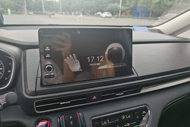 Used Honda Elysion 2022 2.0L eHEV Luxury Edition Audio And AC Panel