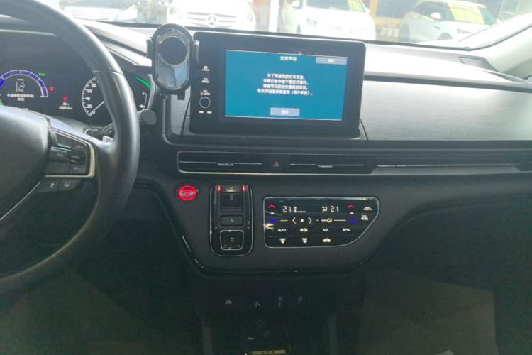 Used Honda Elysion 2022 2.0L eHEV Luxury First Edition Audio And AC Panel