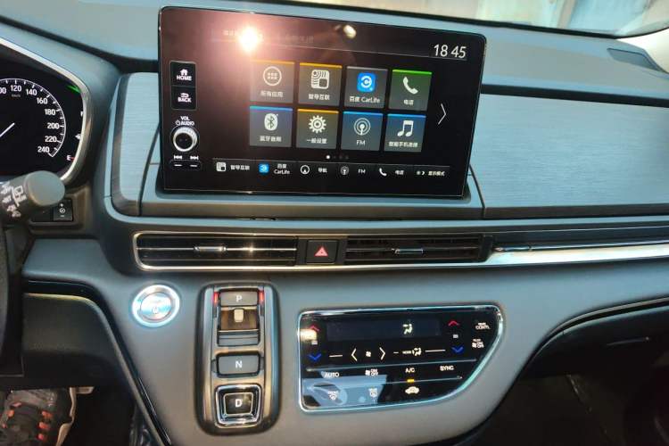 Used Honda Elysion 2022 2.0L eHEV Luxury First Edition Audio And AC Panel