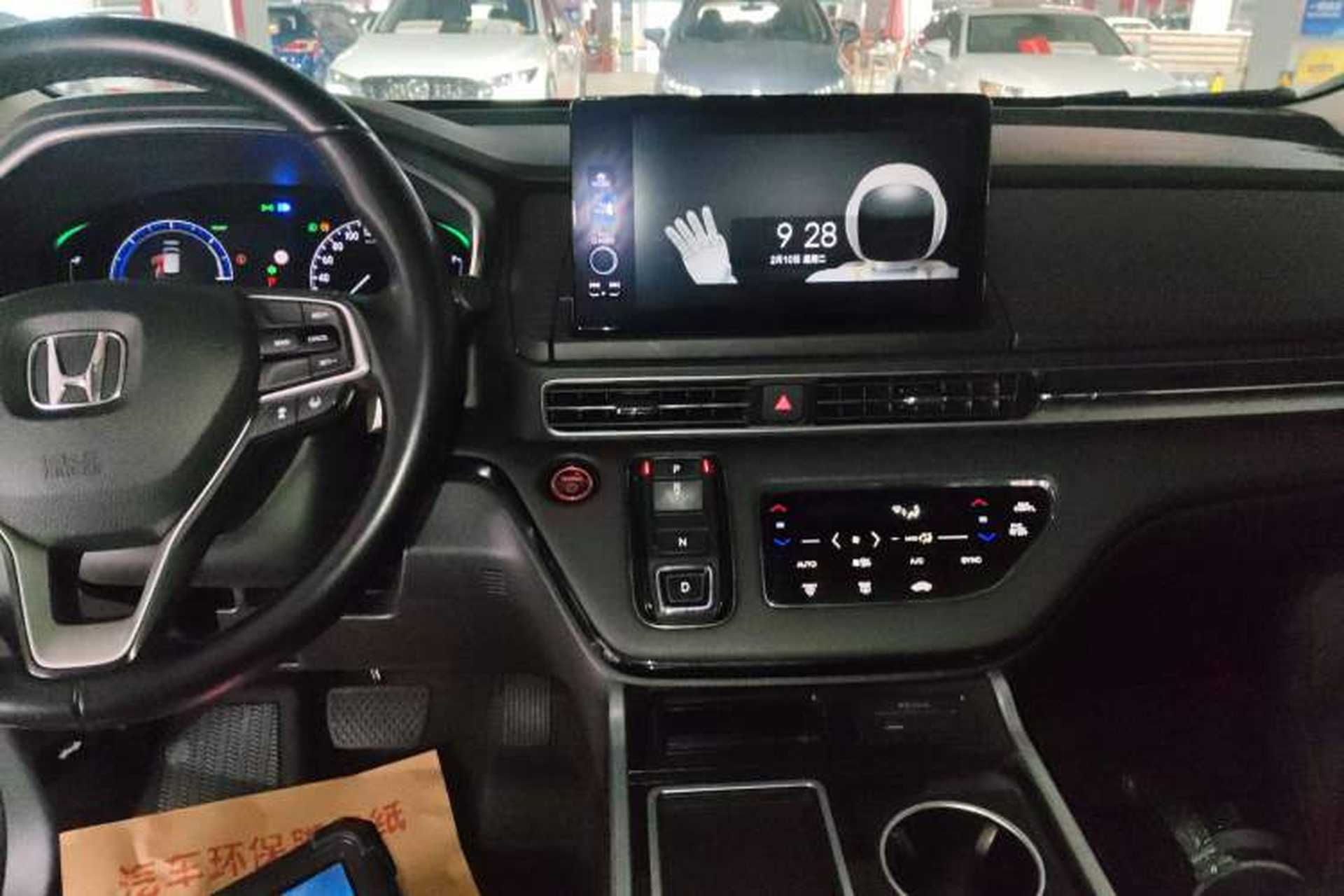Used Honda Elysion 2022 2.0L eHEV Luxury First Edition Audio And AC Panel