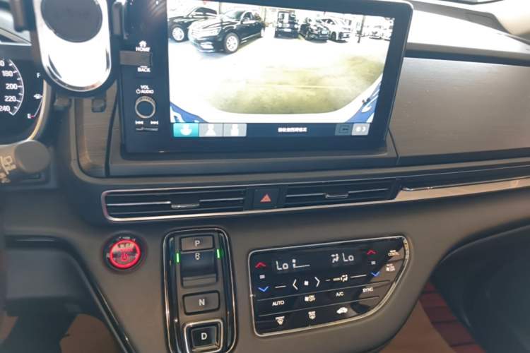 Used Honda Elysion 2022 2.0L eHEV Luxury First Edition Audio And AC Panel