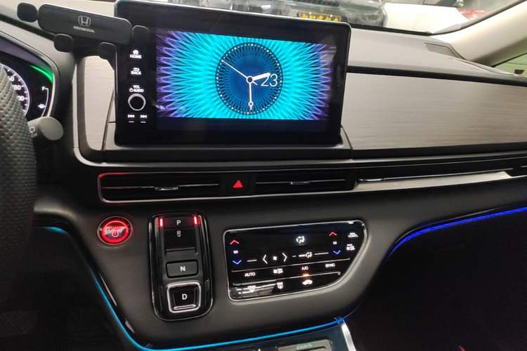 Used Honda Elysion 2022 2.0L eHEV Luxury Edition Audio And AC Panel
