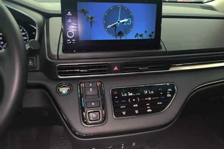 Used Honda Elysion 2022 2.0L eHEV Luxury Edition Audio And AC Panel