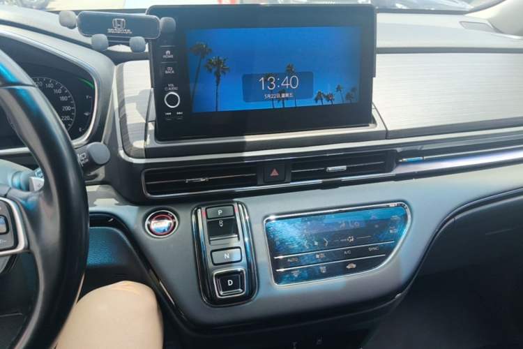 Used Honda Elysion 2022 2.0L eHEV Luxury First Edition Audio And AC Panel