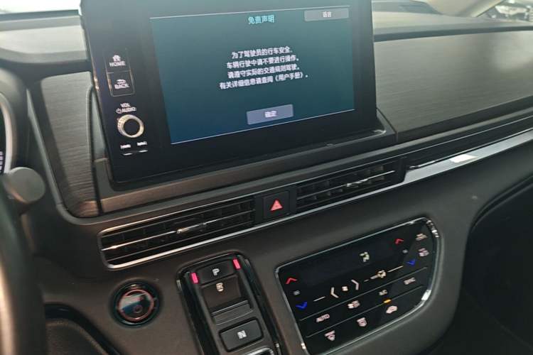 Used Honda Elysion 2022 2.0L eHEV Luxury First Edition Audio And AC Panel