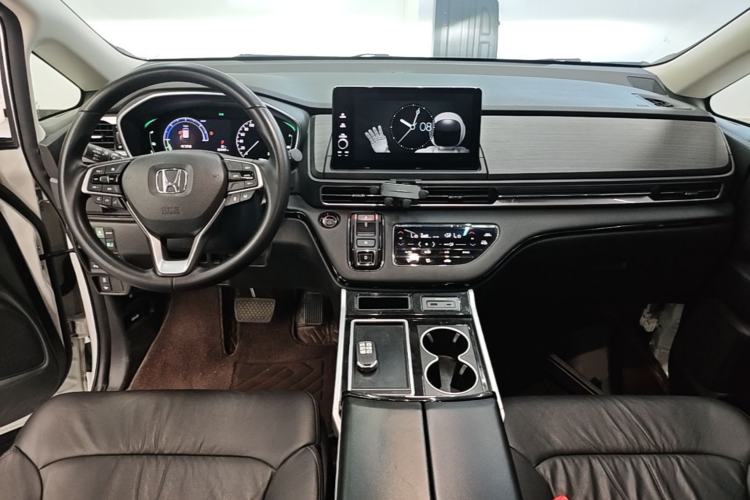 Used Honda Elysion 2022 2.0L eHEV Luxury Edition Center Console