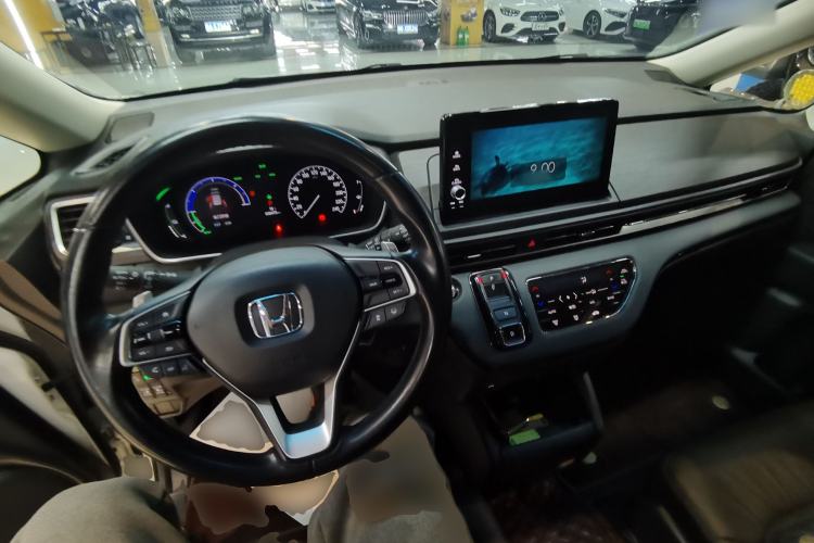 Used Honda Elysion 2022 2.0L eHEV Luxury First Edition Center Console