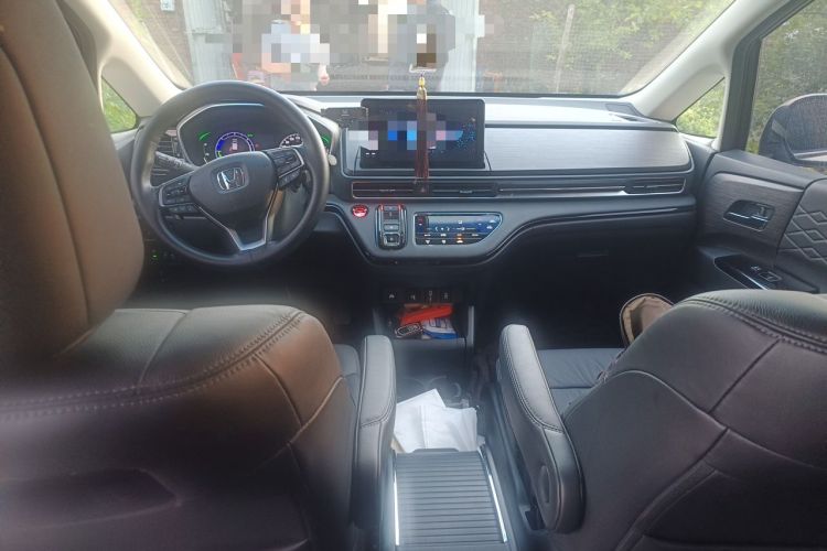 Used Honda Elysion 2022 2.0L eHEV Luxury Edition Center Console