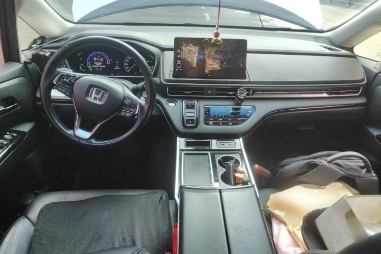 Used Honda Elysion 2022 2.0L eHEV Luxury Edition Center Console