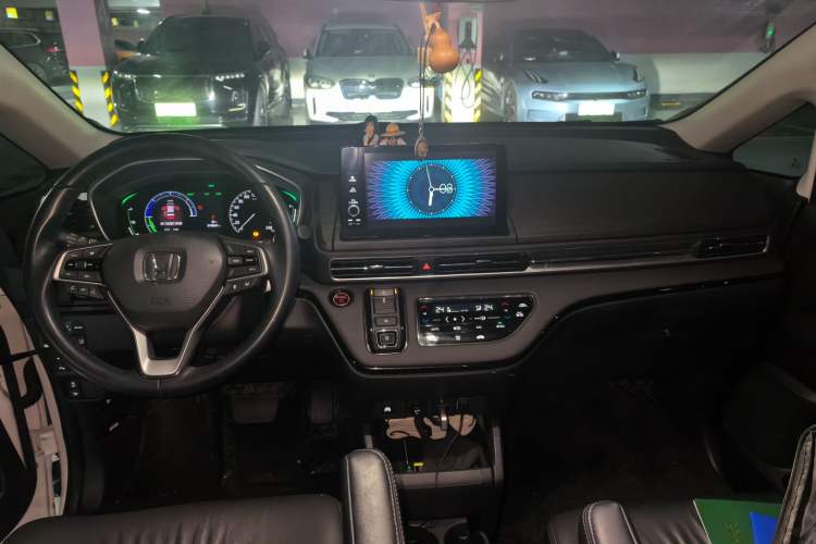 Used Honda Elysion 2022 2.0L eHEV Luxury First Edition Center Console