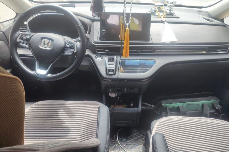 Used Honda Elysion 2022 2.0L eHEV Luxury First Edition Center Console