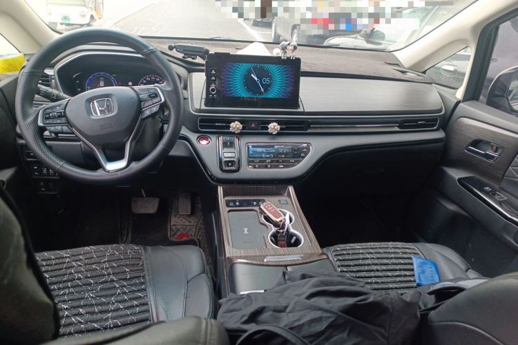 Used Honda Elysion 2022 2.0L eHEV Luxury First Edition Center Console