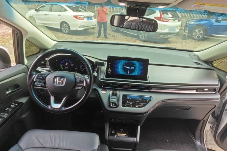 Used Honda Elysion 2022 2.0L eHEV Luxury First Edition Center Console