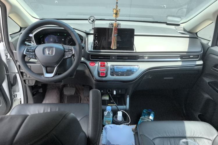 Used Honda Elysion 2022 2.0L eHEV Luxury Edition Center Console