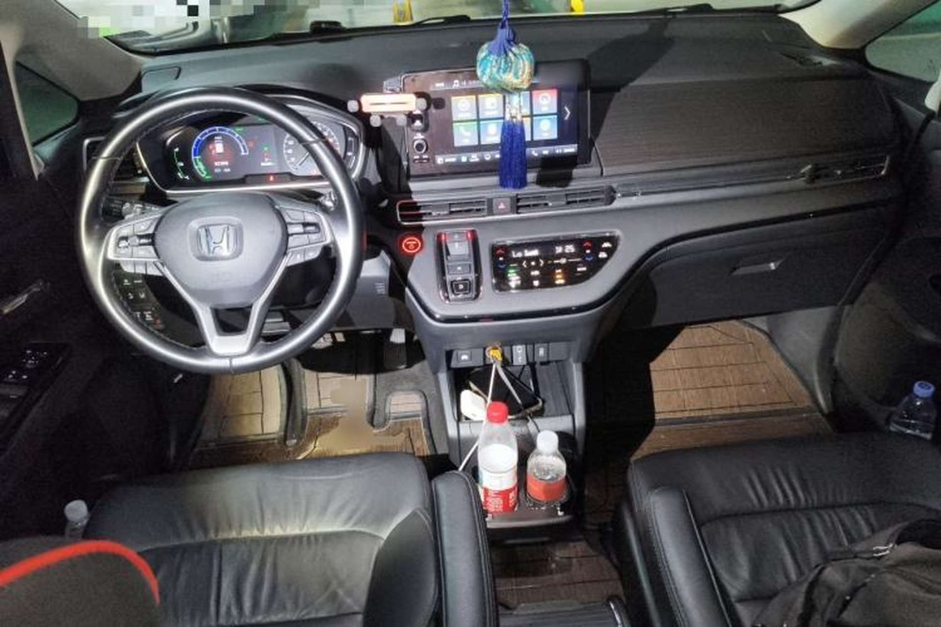 Used Honda Elysion 2022 2.0L eHEV Luxury First Edition Center Console
