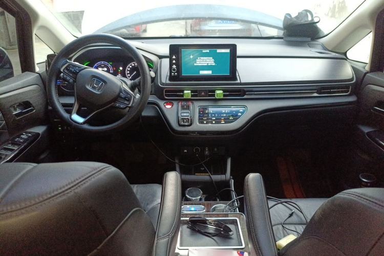 Used Honda Elysion 2022 2.0L eHEV Luxury Edition Center Console
