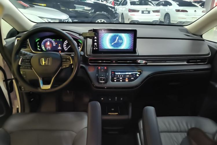 Used Honda Elysion 2022 2.0L eHEV Luxury Edition Center Console
