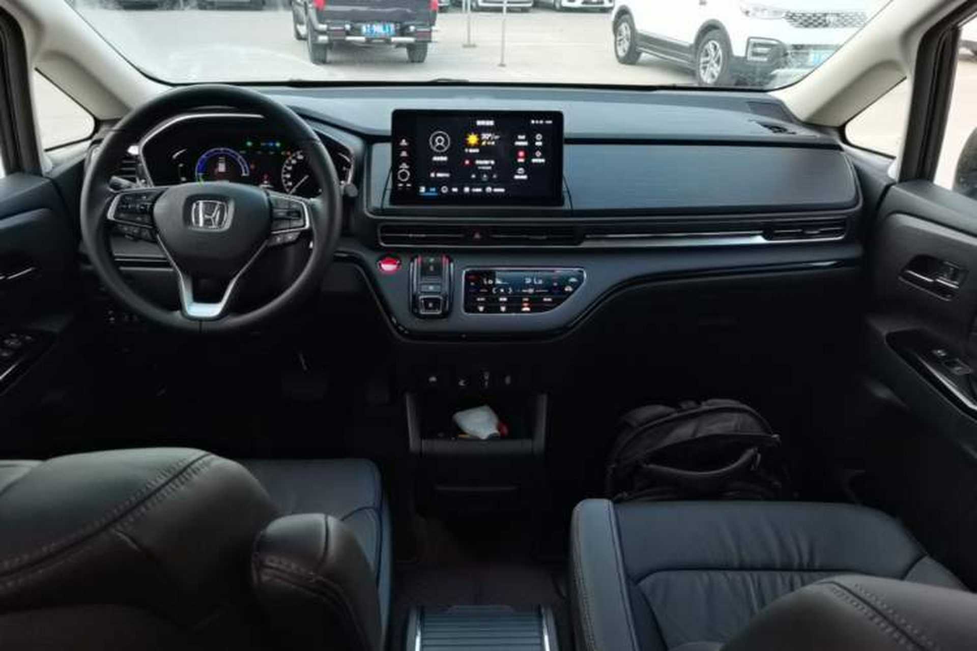 Used Honda Elysion 2022 2.0L eHEV Luxury First Edition Center Console