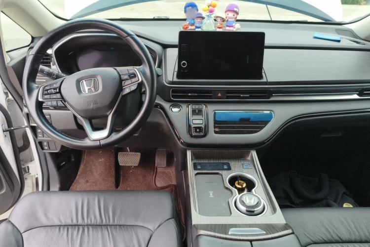 Used Honda Elysion 2022 2.0L eHEV Luxury First Edition Center Console