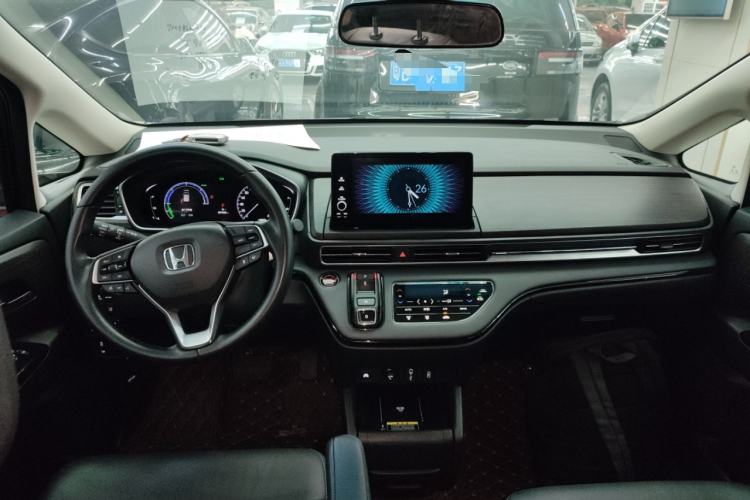 Used Honda Elysion 2022 2.0L eHEV Luxury First Edition Center Console