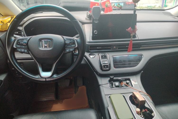 Used Honda Elysion 2022 2.0L eHEV Luxury First Edition Center Console