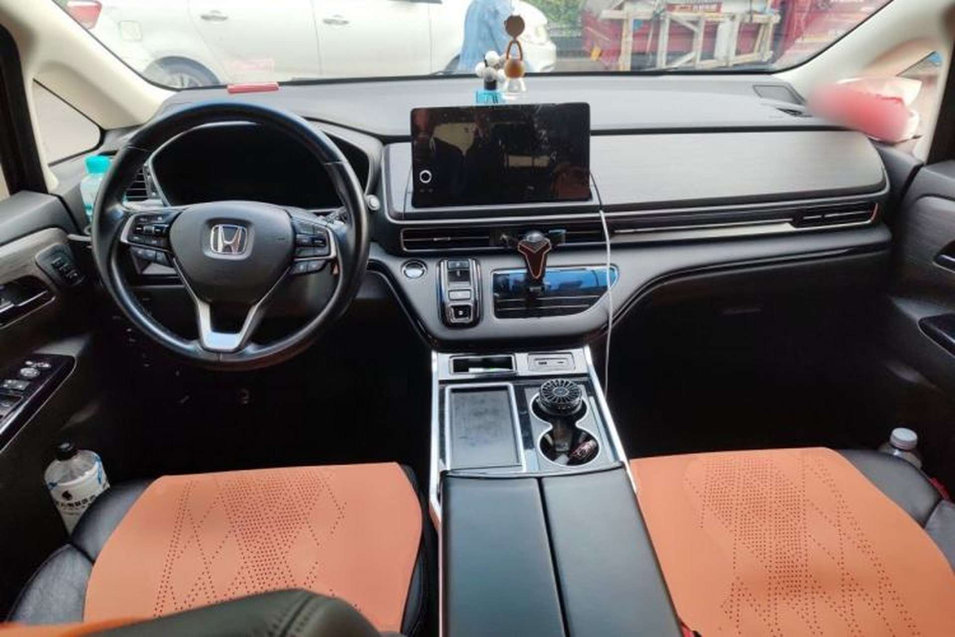 Used Honda Elysion 2022 2.0L eHEV Prestige Edition Center Console