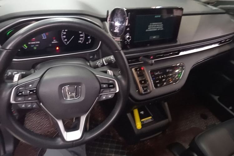 Used Honda Elysion 2022 2.0L eHEV Luxury Edition Center Console