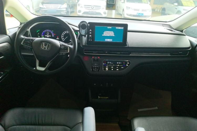 Used Honda Elysion 2022 2.0L eHEV Luxury First Edition Center Console