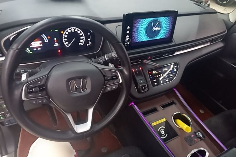 Used Honda Elysion 2022 2.0L eHEV Comfort Version Center Console