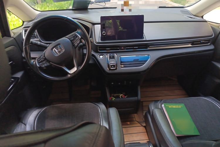 Used Honda Elysion 2022 2.0L eHEV Luxury First Edition Center Console