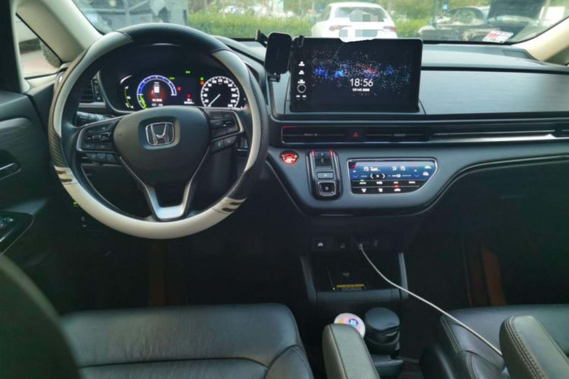 Used Honda Elysion 2022 2.0L eHEV Luxury First Edition Center Console