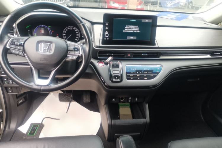 Used Honda Elysion 2022 2.0L eHEV Luxury Edition Center Console