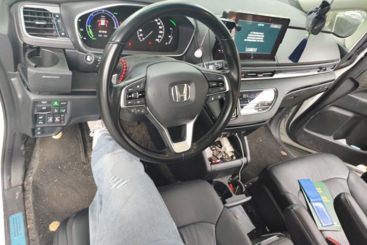 Used Honda Elysion 2022 2.0L eHEV Luxury First Edition Center Console