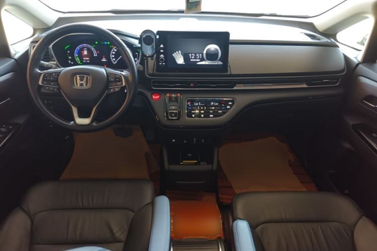 Used Honda Elysion 2022 2.0L eHEV Luxury First Edition Center Console