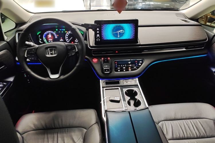 Used Honda Elysion 2022 2.0L eHEV Luxury Edition Center Console