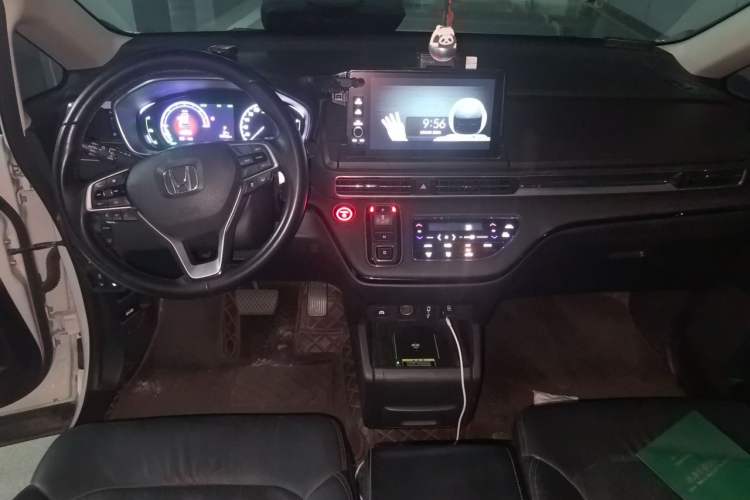 Used Honda Elysion 2022 2.0L eHEV Luxury First Edition Center Console