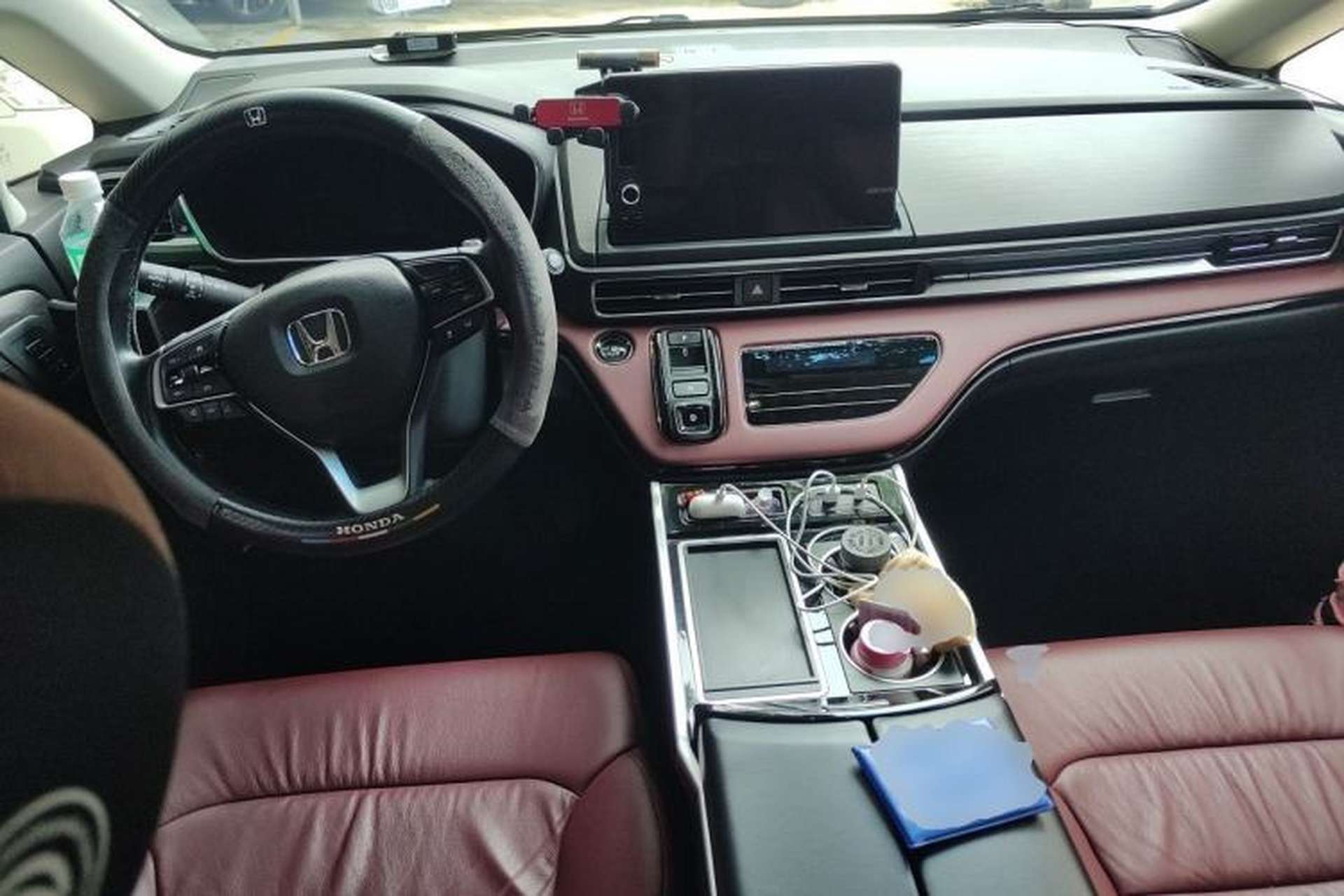 Used Honda Elysion 2022 2.0L eHEV Prestige Edition Center Console